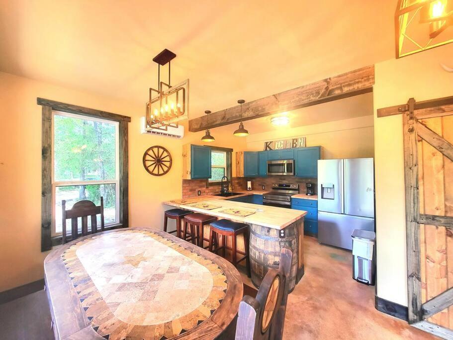 Waterfront Houston Hide Out In A Magical Forest Waller Exterior photo