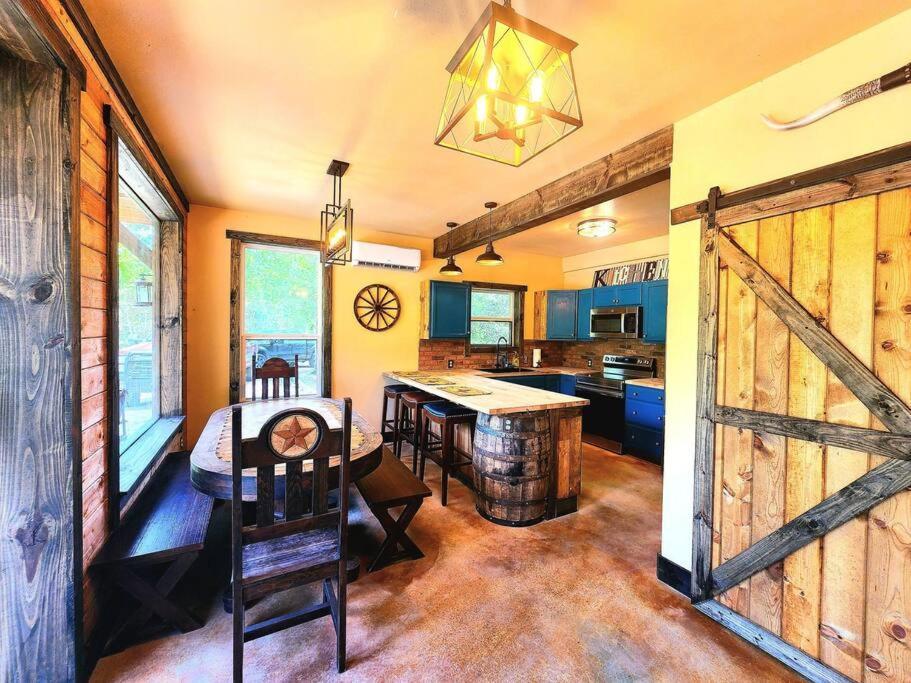 Waterfront Houston Hide Out In A Magical Forest Waller Exterior photo