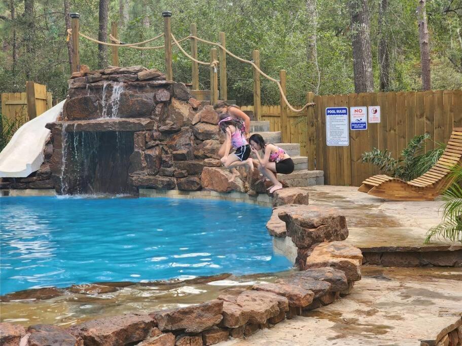 Waterfront Houston Hide Out In A Magical Forest Waller Exterior photo